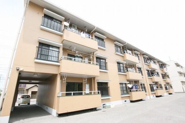 拡大写真:高松市新北町 1階105の外観写真(昼)