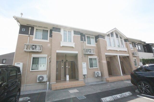 拡大写真:高松市上林町 2階201の外観写真(昼)