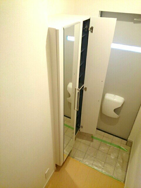 拡大写真:丸亀市今津町 2階201の下駄箱