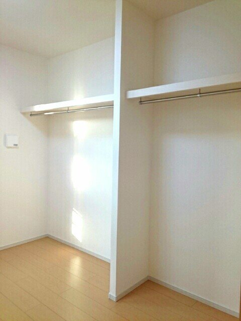 拡大写真:丸亀市今津町 2階201のクローゼット