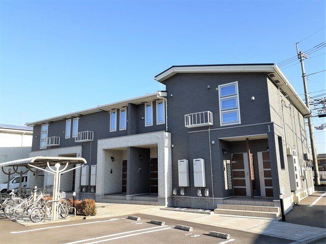 拡大写真:丸亀市今津町 2階201の外観写真(昼)