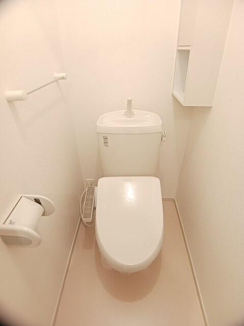 拡大写真：丸亀市郡家町 2階202のトイレ
