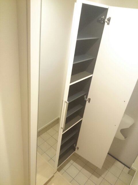 拡大写真:綾歌郡宇多津町長縄手 2階205の下駄箱