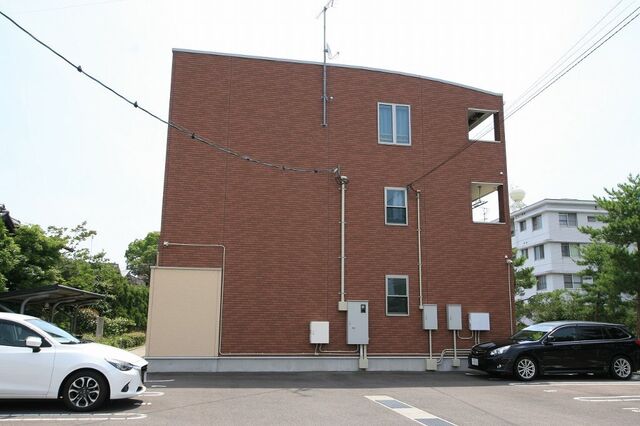 拡大写真:高松市上天神町 3階301の外観写真(昼)