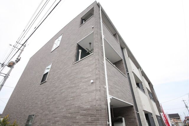拡大写真：ハピネスＪ 2階204の外観写真（昼）