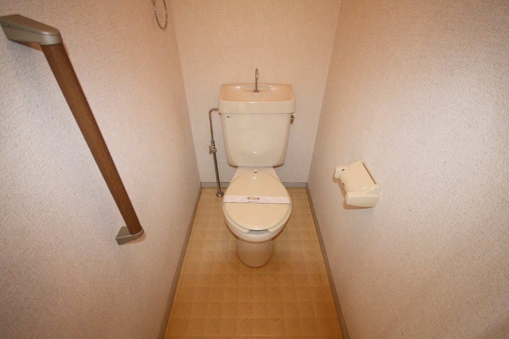 拡大写真：高松市円座町 1階101のトイレ