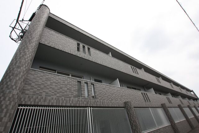 拡大写真：高松市太田下町 3階301の外観写真（昼）