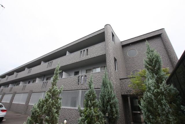 拡大写真：高松市太田下町 3階301の外観写真（昼）