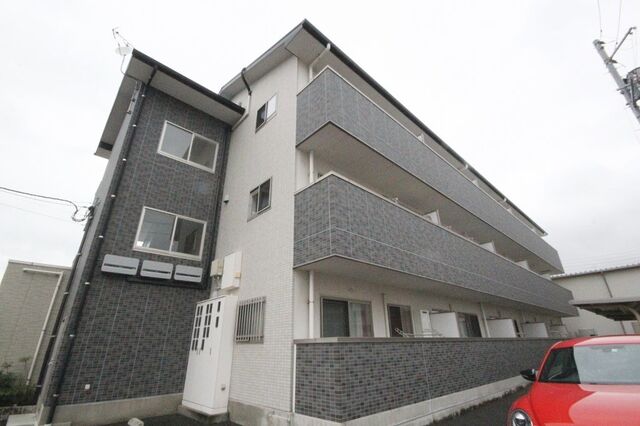 拡大写真:高松市伏石町 1階102の外観写真(昼)