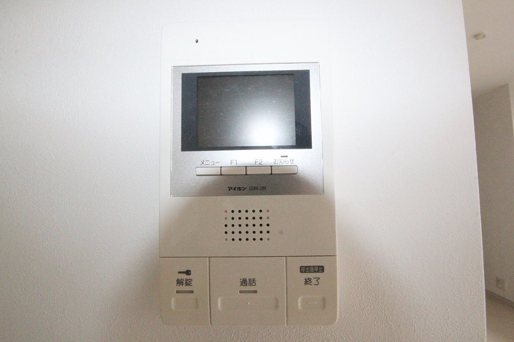 拡大写真:パークサイドヒルズ伏石 1階102のカメラ付インターホン