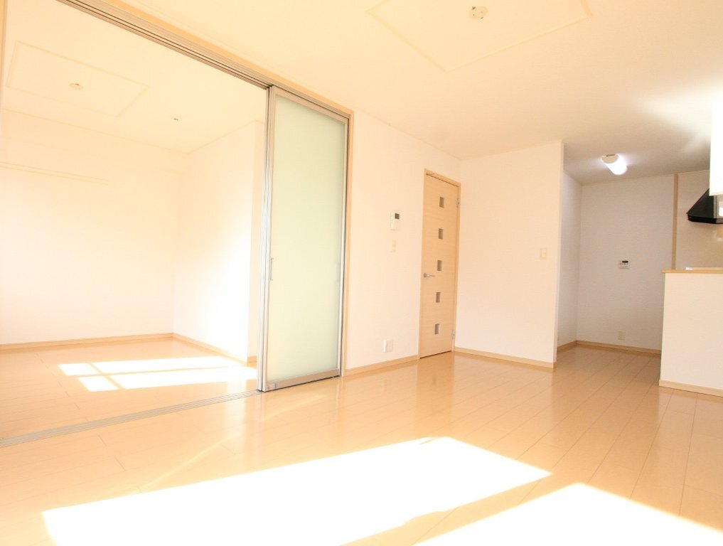 拡大写真：高松市元山町 2階201のリビング