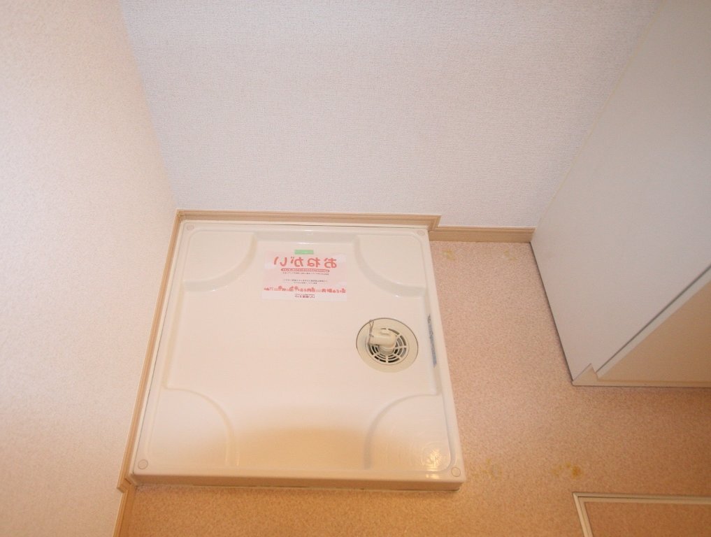 拡大写真：高松市元山町 2階201の洗濯機置場