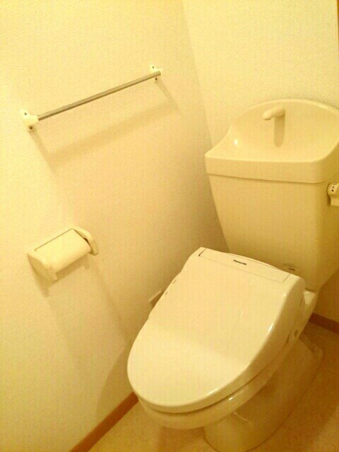 拡大写真:坂出市林田町 2階201のトイレ