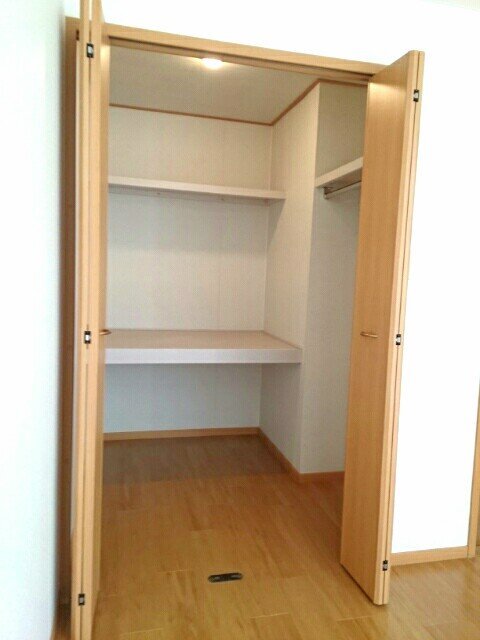 拡大写真:坂出市林田町 2階201の収納