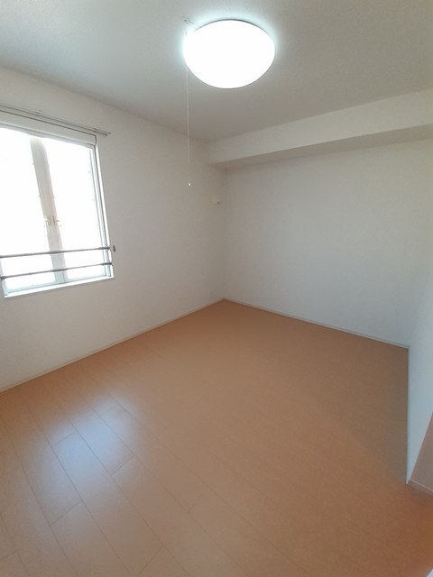 拡大写真:丸亀市御供所町1丁目 2階202の寝室