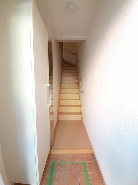 拡大写真:丸亀市御供所町1丁目 2階202の玄関