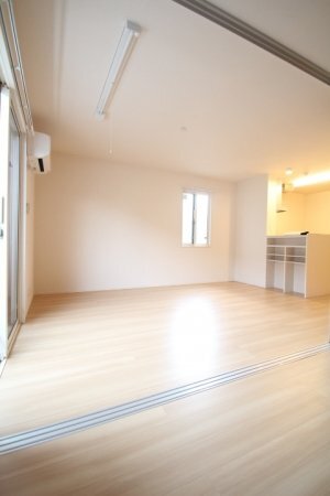拡大写真:丸亀市塩屋町1丁目 1階106のリビング