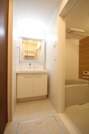 拡大写真:丸亀市塩屋町1丁目 2階201の洗面