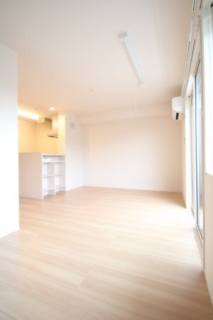 拡大写真:丸亀市塩屋町1丁目 2階201のリビング