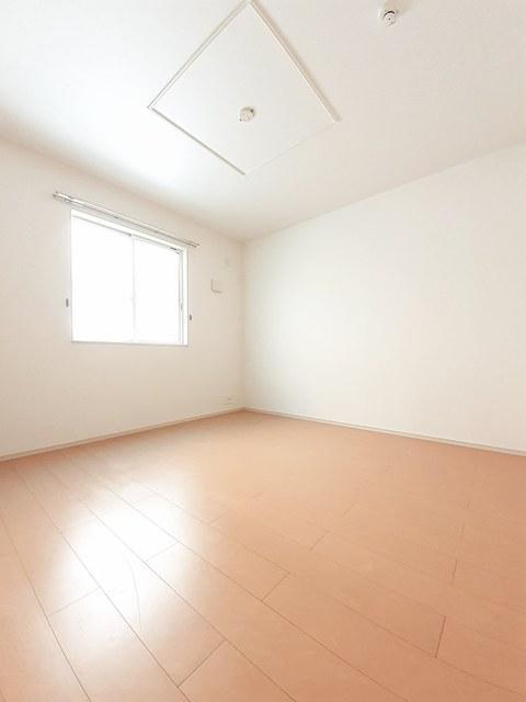 拡大写真:観音寺市柞田町 1階102の寝室