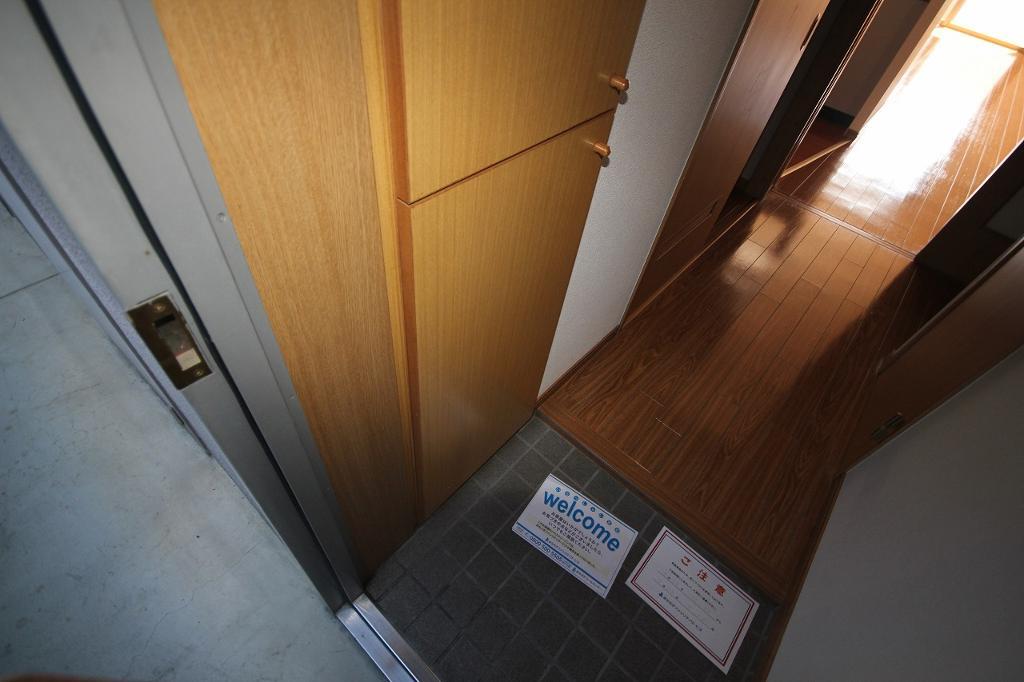 拡大写真:高松市鹿角町 2階307の玄関