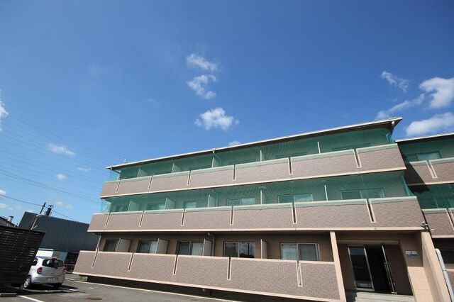 拡大写真:高松市鹿角町 2階208の外観写真(昼)