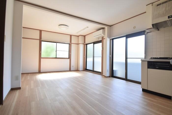 拡大写真：観音寺市植田町 2階2-2のリビング