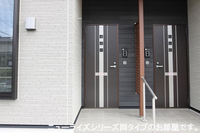 拡大写真:グラン ボヌール 1階102の玄関