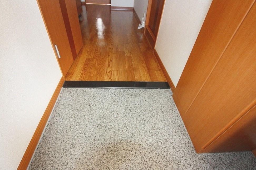 拡大写真:高松市春日町 2階101の玄関