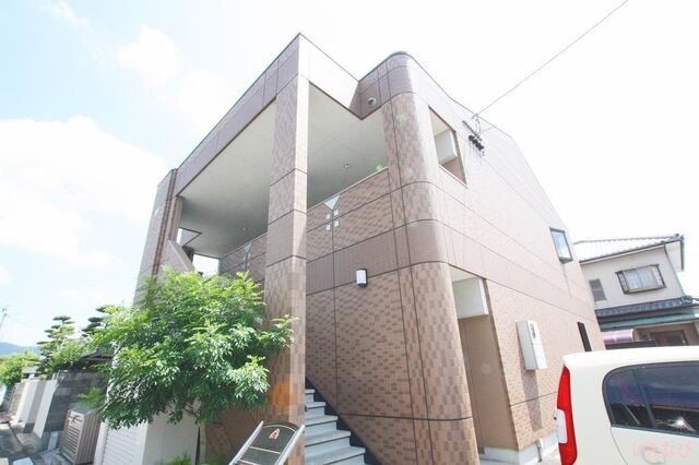 拡大写真:高松市春日町 2階101の外観写真(昼)