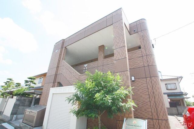 拡大写真:高松市春日町 2階101の外観写真(昼)