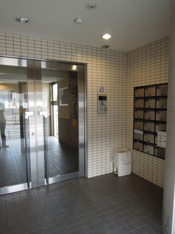 拡大写真：中井マンション 6階605の外観写真（昼）