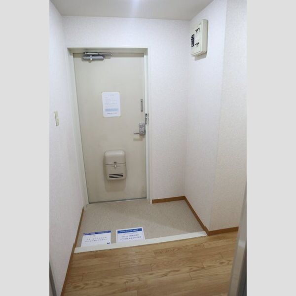 拡大写真:シャトークレール 2階205の玄関