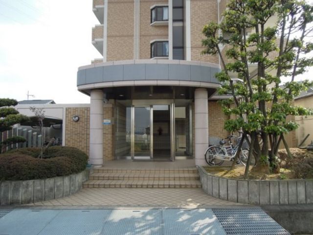 拡大写真：シャトークレール 2階205の外観写真（昼）