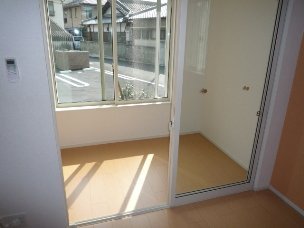 拡大写真：岸和田市春木宮川町 1階101のサンルーム