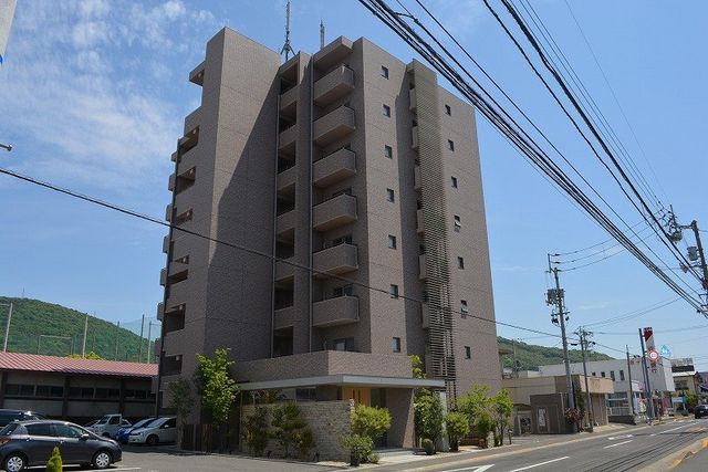 GRANDIA学園通りの外観
