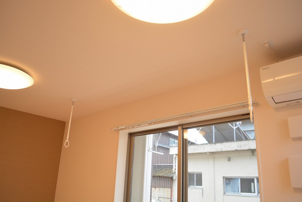 拡大写真:トライアングル 1階101の室内物干し