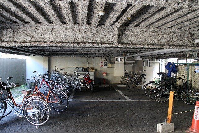 拡大写真:エクセルハイツ西浦 2階210の外観写真(昼)