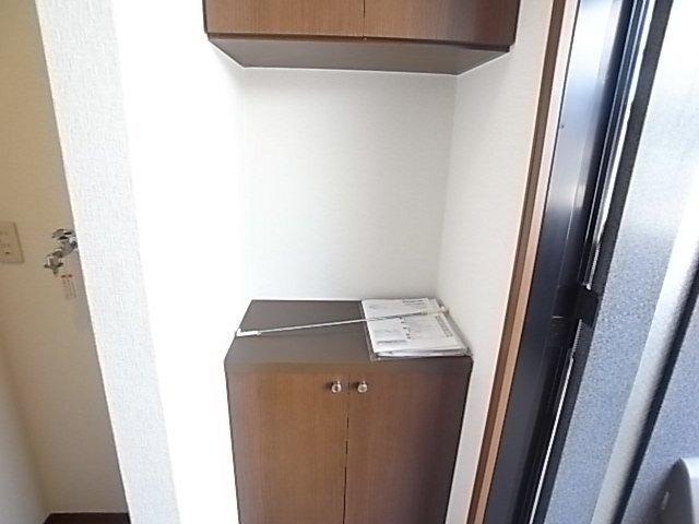 拡大写真：セピアコート 2階0202の玄関