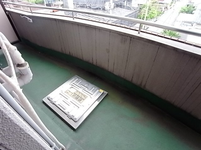 拡大写真：新栄プロパティ羽曳が丘 3階301のベランダ
