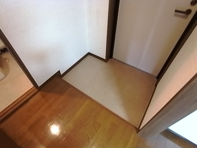 拡大写真：新栄プロパティ羽曳が丘 3階301の玄関