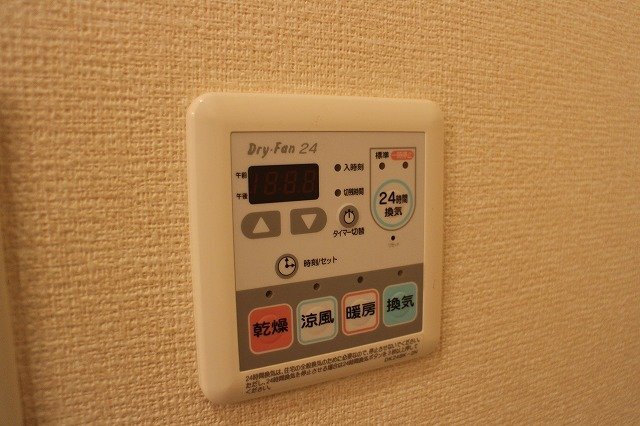 拡大写真:ボヌール 2階0203の浴室乾燥機