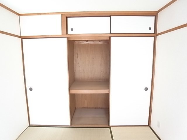拡大写真：ビィラソレイユ 2階206の収納
