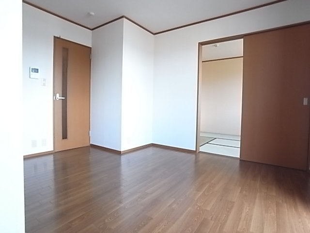 拡大写真：トウロワエトワール 1階0102のリビング