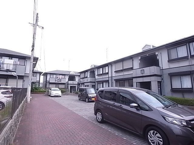 拡大写真：ライゼックス藤ヶ丘 2階B0201の外観写真（昼）
