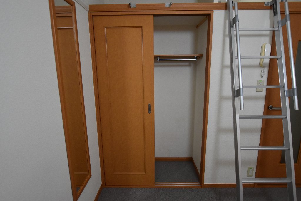拡大写真：レオパレス本町 2階205の収納