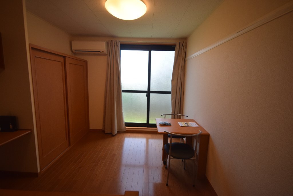 拡大写真：レオパレスノースアイランドⅢ 1階101の洋室