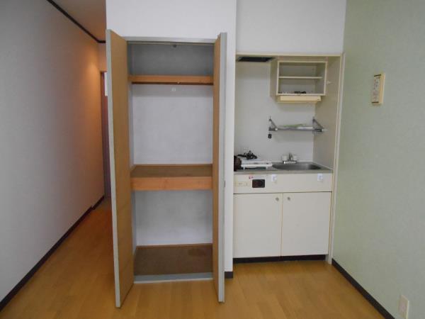 拡大写真:グレープ本町 4階410のクローゼット
