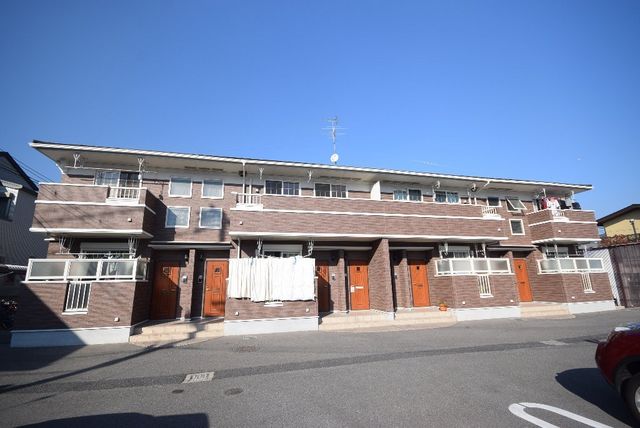 拡大写真：セレノ　アロッジオⅡ 1階102の外観写真（昼）