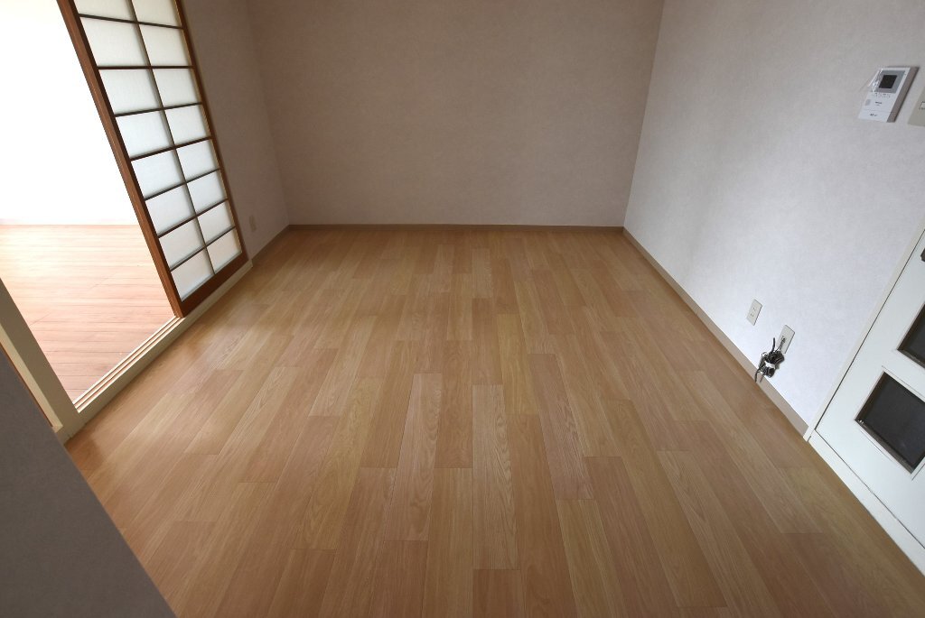 拡大写真：グランドハイツ杉田Ⅰ 3階301のリビング